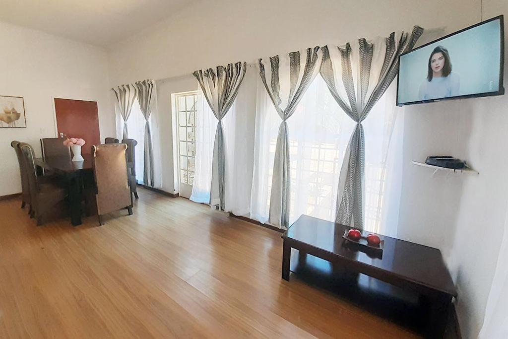 Queens Palace Pretoria-Noord Rom bilde